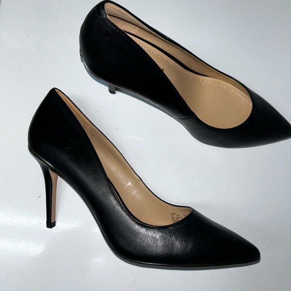 COACH Wiley Pumps - Picture 5 of 10